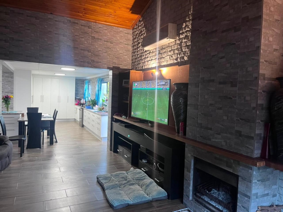5 Bedroom Property for Sale in Langerug Western Cape